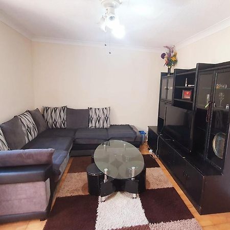 1 Bedroom Apartment Close To Slough Train Station Екстер'єр фото