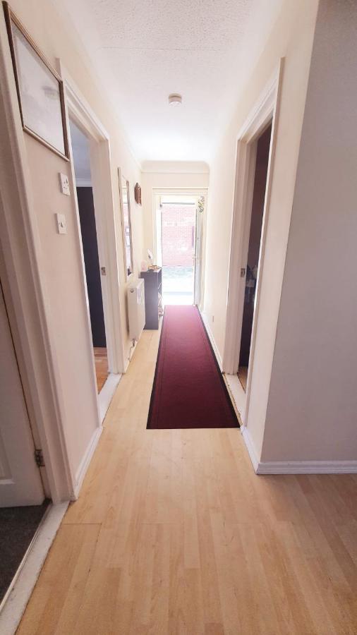 1 Bedroom Apartment Close To Slough Train Station Екстер'єр фото