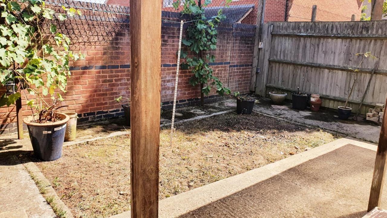 1 Bedroom Apartment Close To Slough Train Station Екстер'єр фото