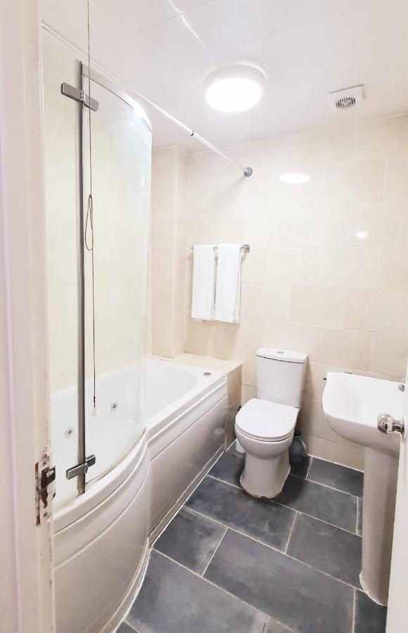 1 Bedroom Apartment Close To Slough Train Station Екстер'єр фото