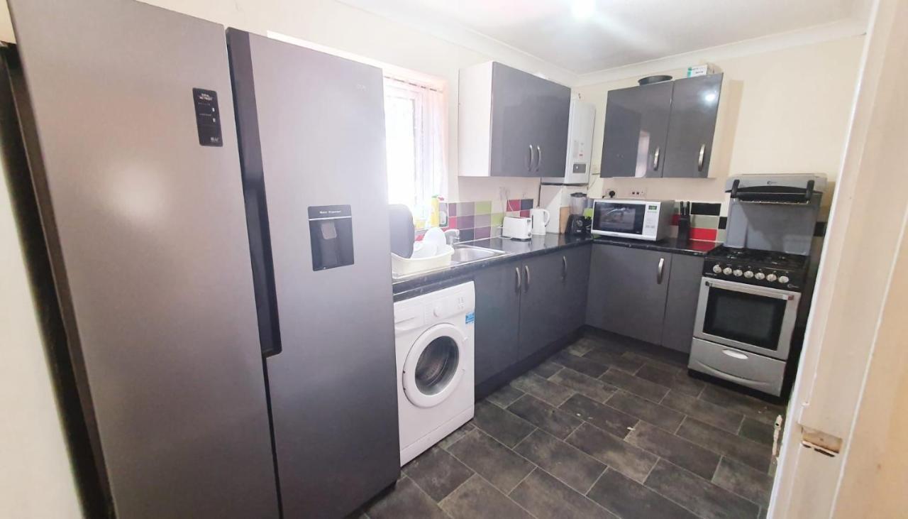 1 Bedroom Apartment Close To Slough Train Station Екстер'єр фото