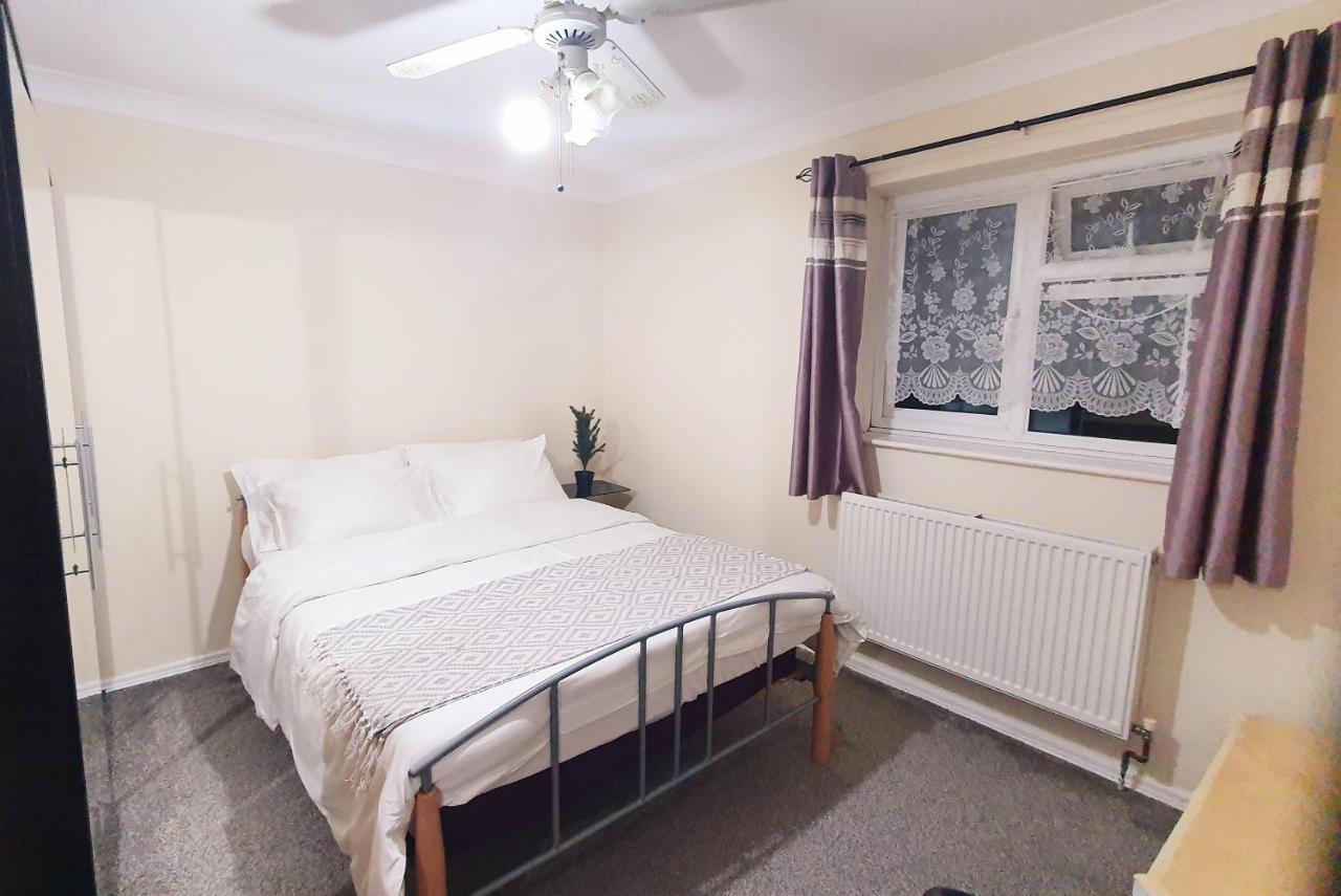 1 Bedroom Apartment Close To Slough Train Station Екстер'єр фото