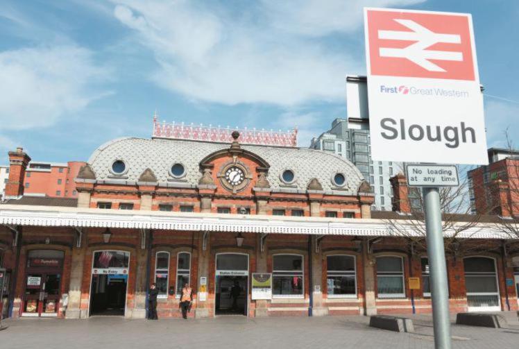 1 Bedroom Apartment Close To Slough Train Station Екстер'єр фото