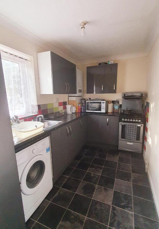 1 Bedroom Apartment Close To Slough Train Station Екстер'єр фото