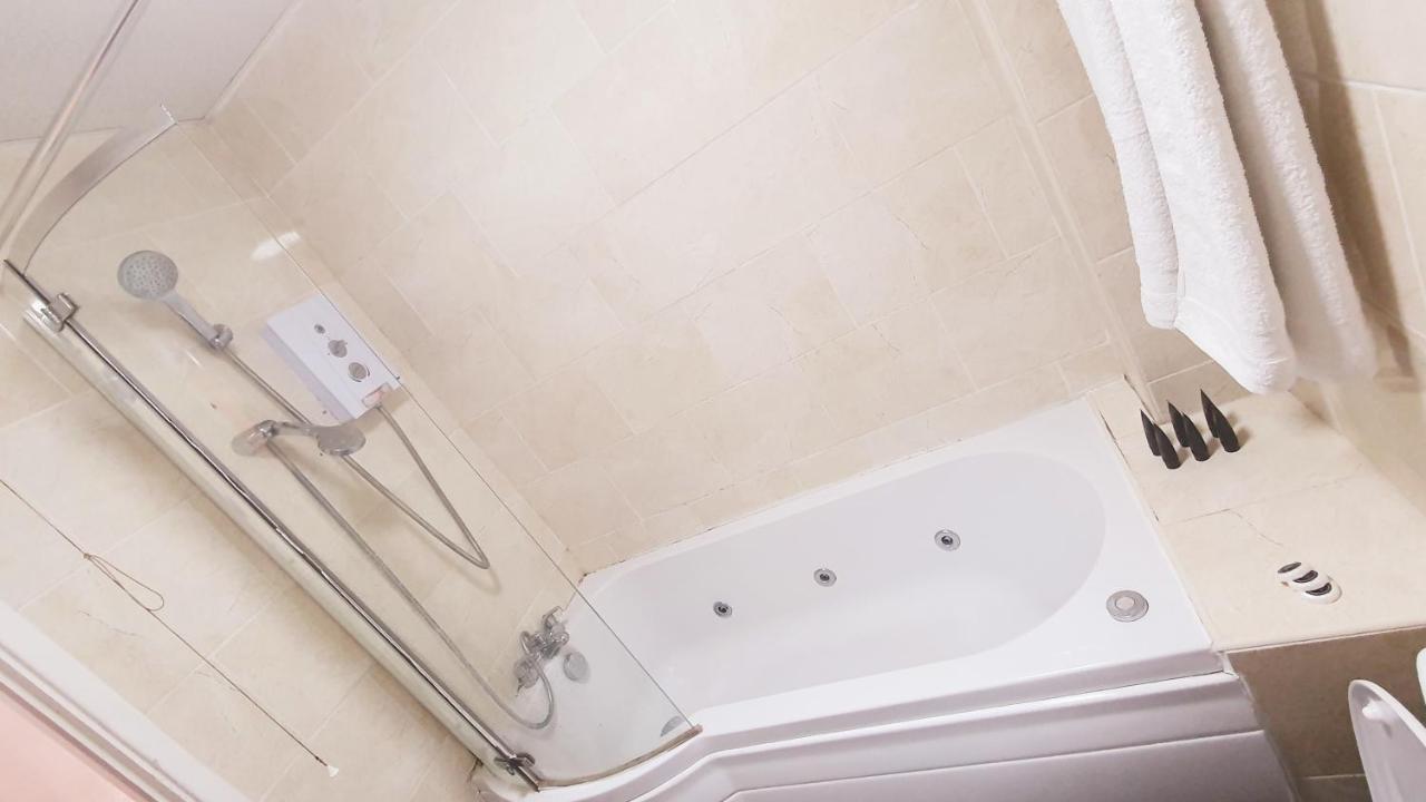 1 Bedroom Apartment Close To Slough Train Station Екстер'єр фото